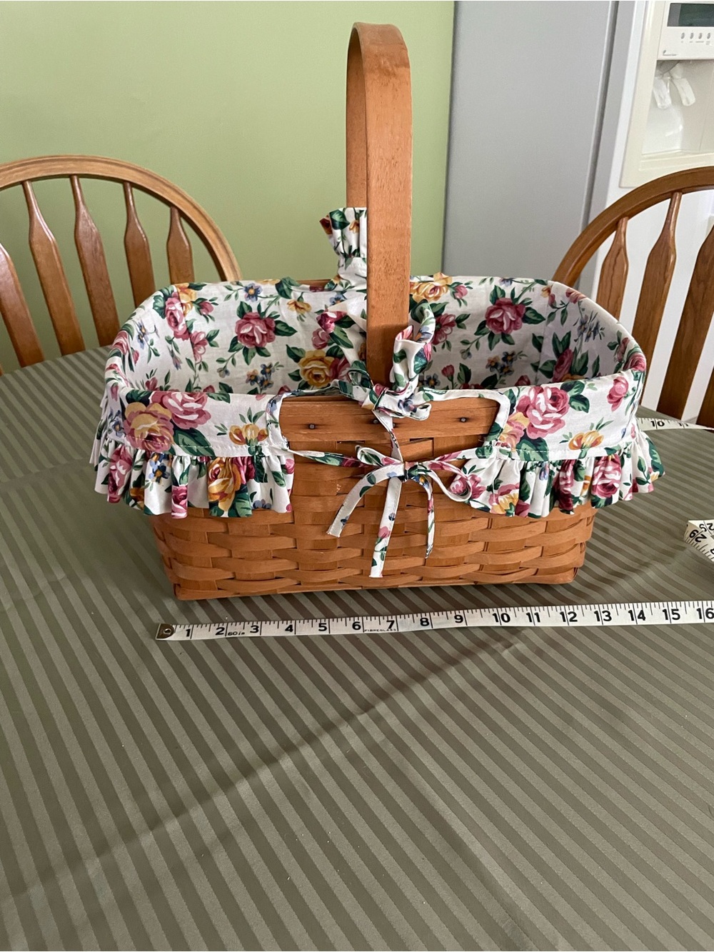 Longaberger Woven Picnic Basket with Floral Fabric Liner